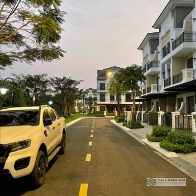 Bán nhà phố Verosa Park