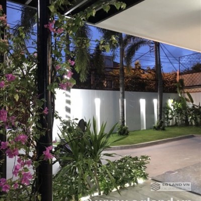 Bán biệt Thảo Điền nằm mặt tiền đường