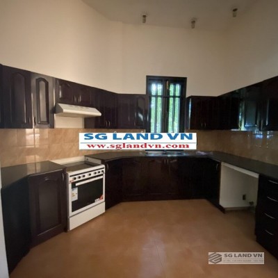 Biệt thự mặt tiền đường Nguyễn Văn Hưởng