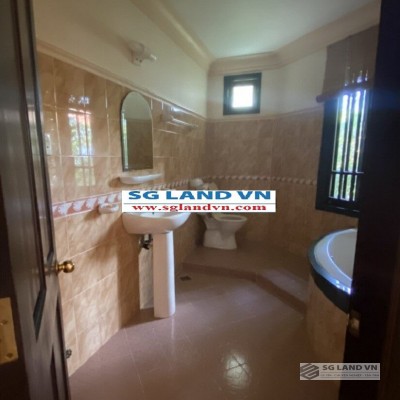 Biệt thự mặt tiền đường Nguyễn Văn Hưởng