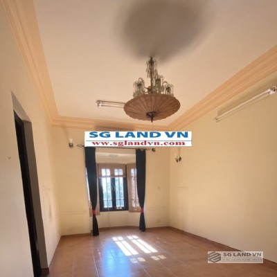 Biệt thự mặt tiền đường Nguyễn Văn Hưởng