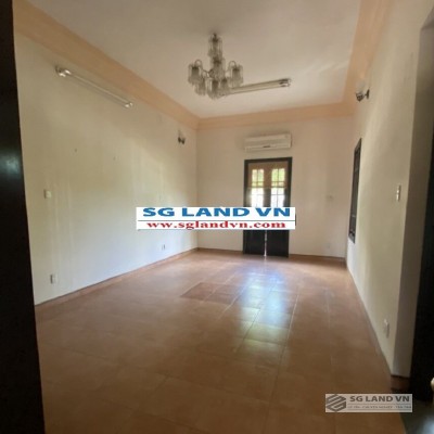 Biệt thự mặt tiền đường Nguyễn Văn Hưởng